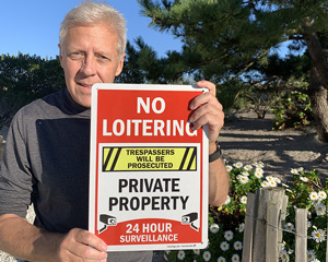 No loitering sign for house