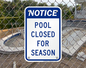 Pool closed sign
