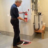 Keep area clear fire extinguisher sign